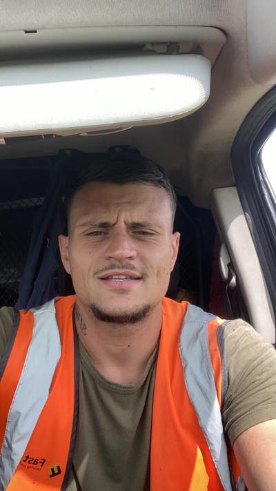 Hi my name is Joshua and I’m looking for a room Main Photo