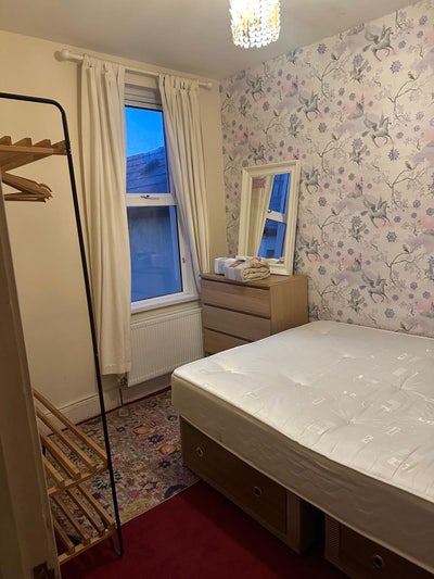 Double room in shared house Main Photo