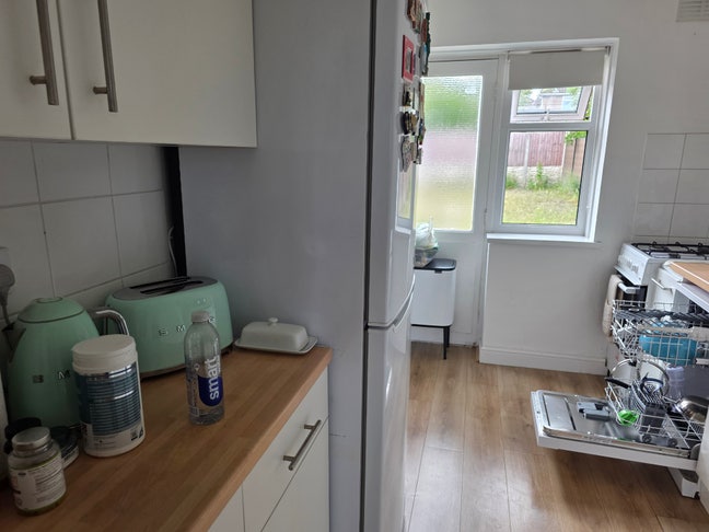 Clean and comfortable room to rent - Wednesbury Main Photo