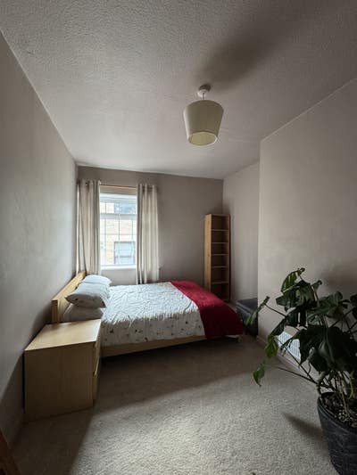 Double room available in Savile Park, Halifax Main Photo