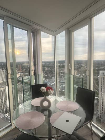 Stunning 38th floor two bedroom flat Main Photo