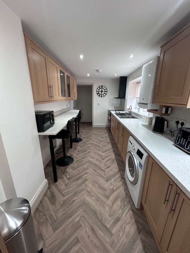 Newly Renovated House Share in CA1- Bills included Main Photo