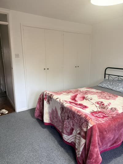 One room in shared flat with family Main Photo