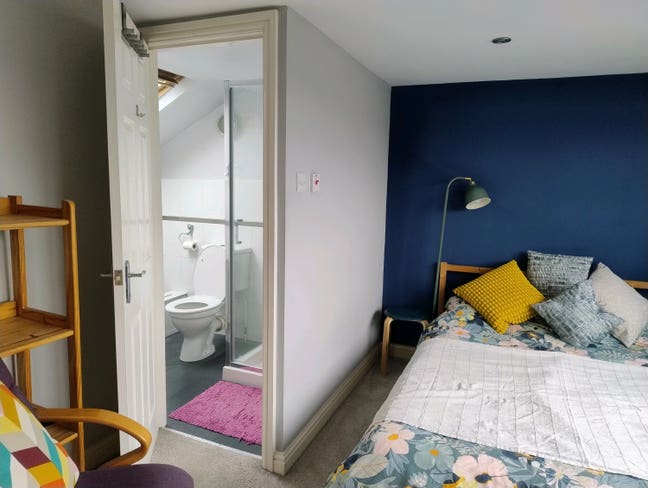 Double attic room with ensuite and view Main Photo