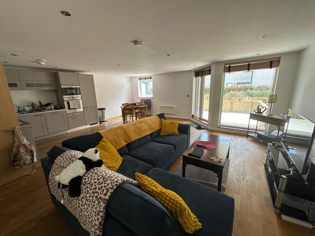 Housemate needed for two bedroom flat Main Photo