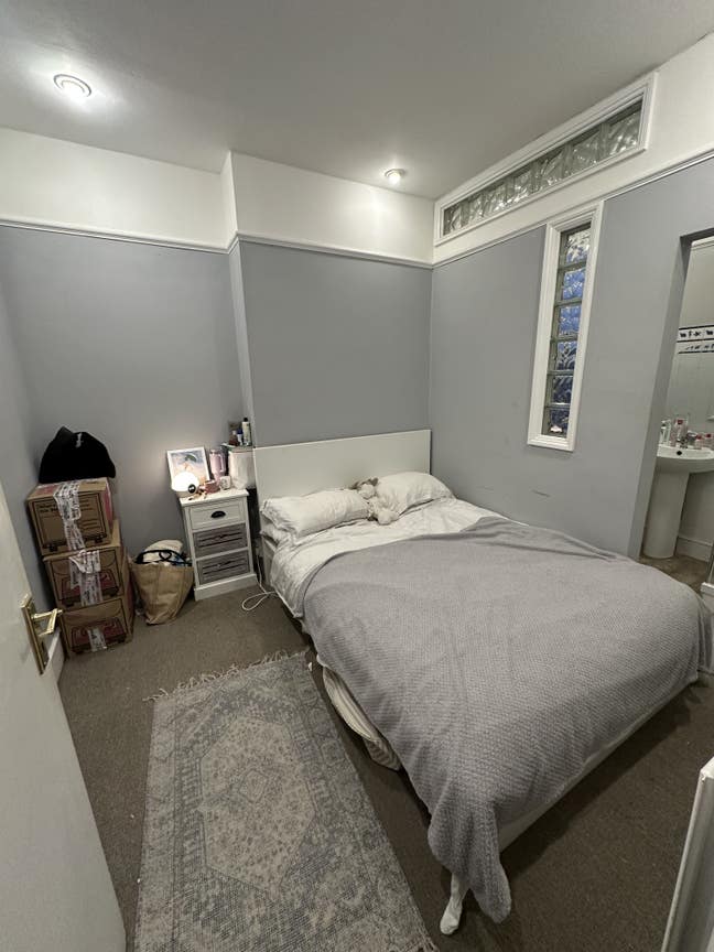 Double Room with Private En-suit Available Main Photo