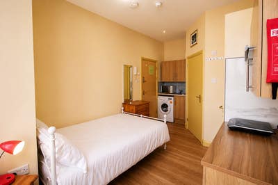 ⭐️ Self contained Studio - with Kitchenette Main Photo