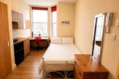 ⭐️ Self contained Studio - with Kitchenette Main Photo
