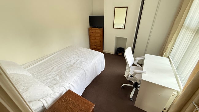Double room available for rent in Ashford Main Photo
