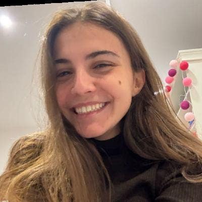 Music student in London for one year  Main Photo