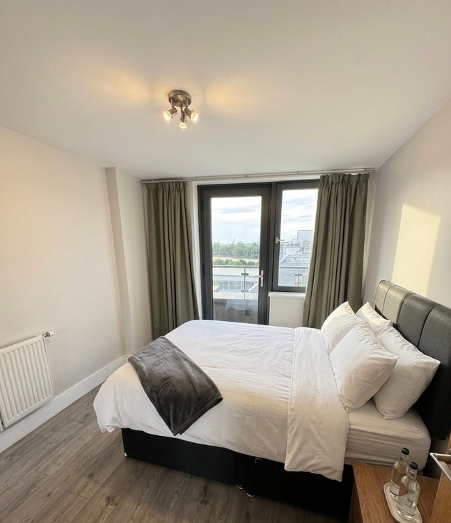 Double room with own bathroom available Main Photo