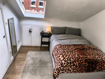 Double Bedroom available &pound;900 pm Main Photo