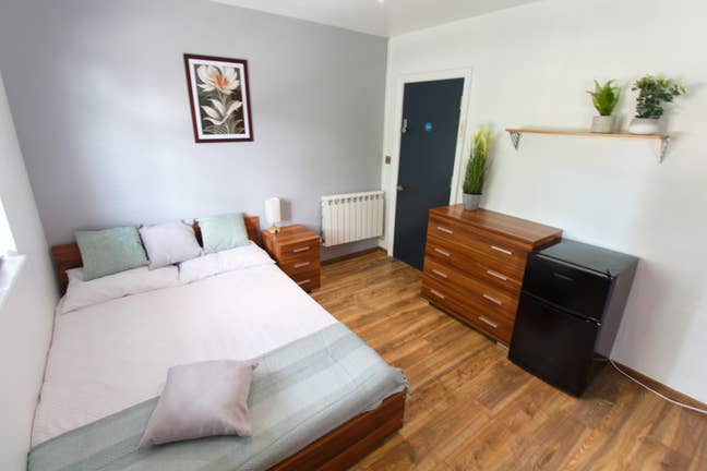 Excellent location perks - Double room available  Main Photo