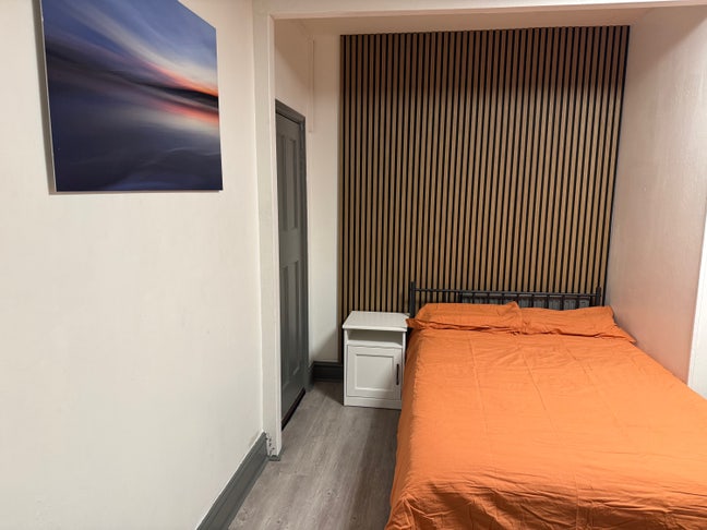 Bright Studio with parking  Main Photo