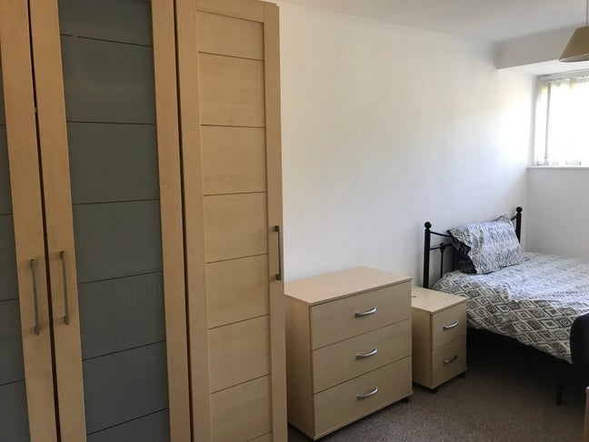 Large Double Room , Tv Nr Hospital  Main Photo