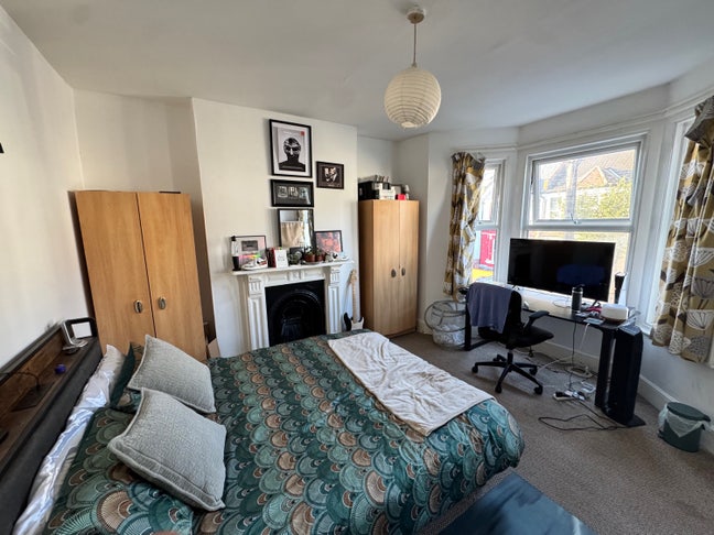 Great location (couples welcome) Incl bills! Main Photo