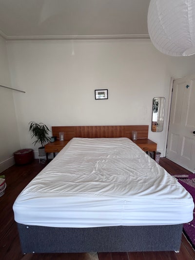 Big kings size furnished bedroom Main Photo