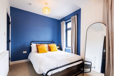 En-suite room 5 minute walk to UHW Main Photo