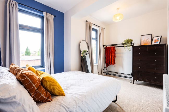 En-suite room 5 minute walk to UHW Main Photo
