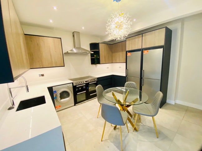 Designer 8 Bed Fallowfield House Main Photo