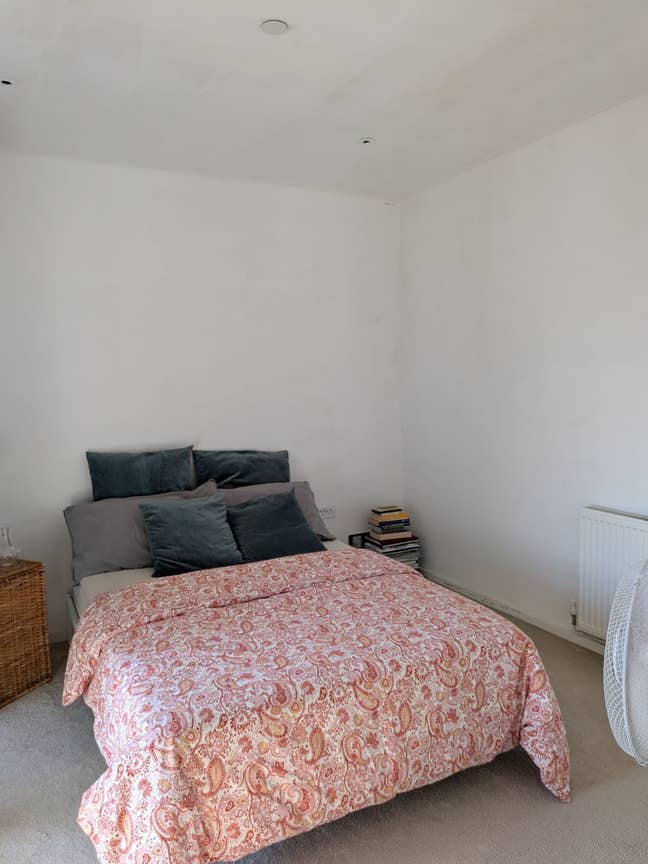 2‑Month Rental: Steps from Ilford Station + E.Line Main Photo