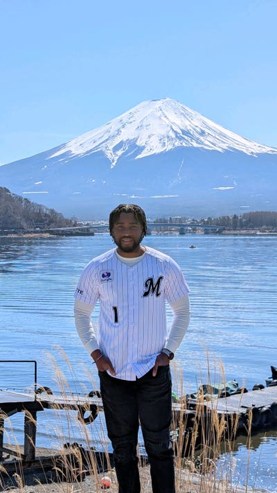 Young Professional looking for room/ Buddy Up Main Photo