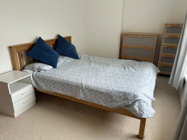 Spacious double in quiet, friendly home. Main Photo