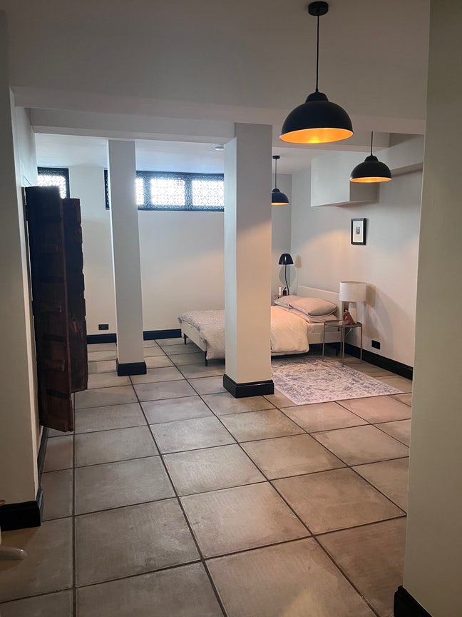 Spacious Private Basement Suite with Huge En-Suite Main Photo