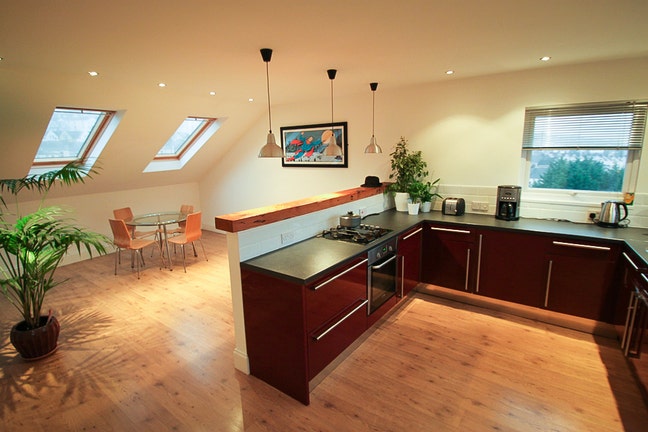 Young professionals wanted STUNNING maisonette Main Photo