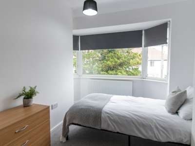 1 Large Single Bedroom Available • Bills Inc • OX4 Main Photo
