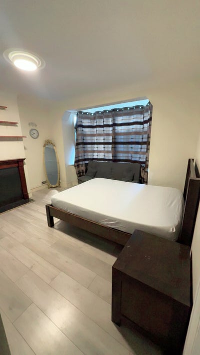 Spacious double room available Ilford  Main Photo