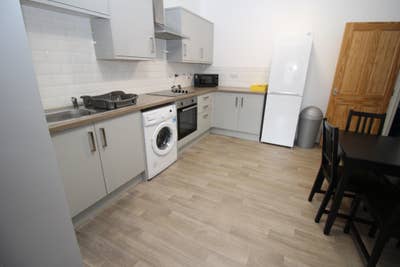 Close to Uni - 4 Bed Student House Share Main Photo