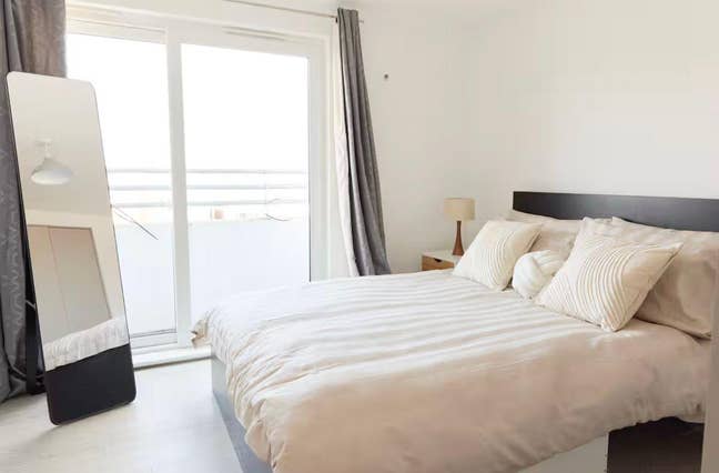 Fantastic 1 Bed Flat W Balcony in South Woodford Main Photo