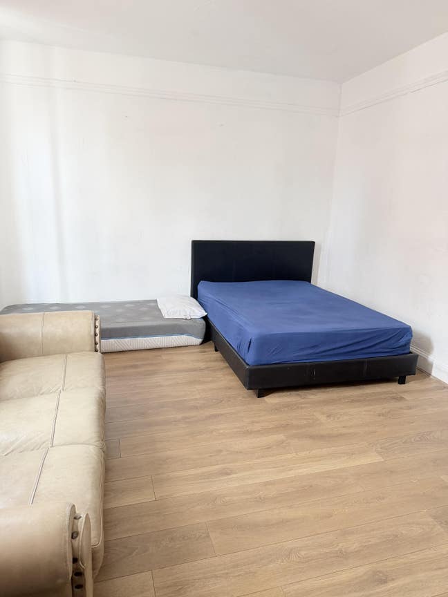 Two bad rooms for rent Main Photo
