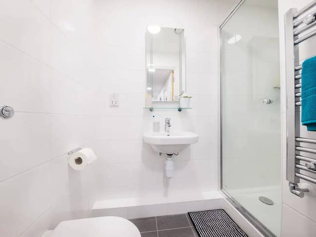 Double Bedroom in Grand Felda House Wembley 26-27 Main Photo