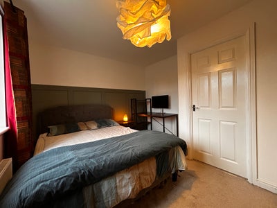 Quiet double room in secured area Main Photo