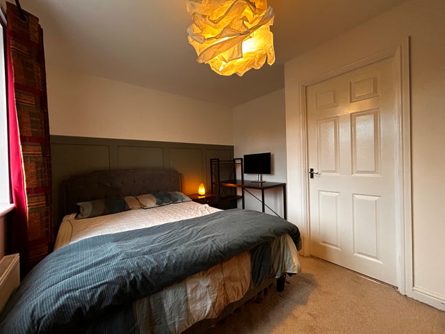 Quiet double room in secured area Main Photo