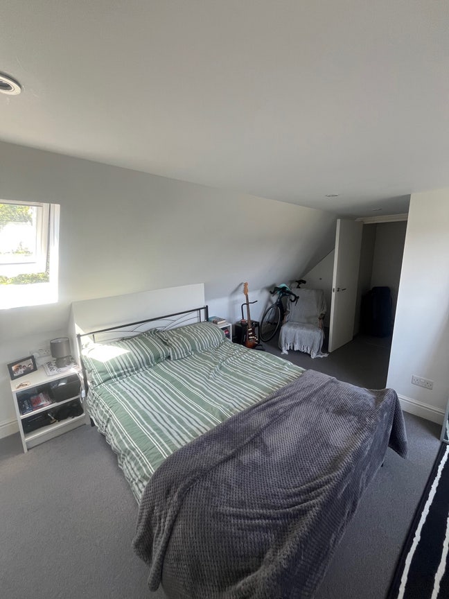 En suite double room - Ealing Main Photo