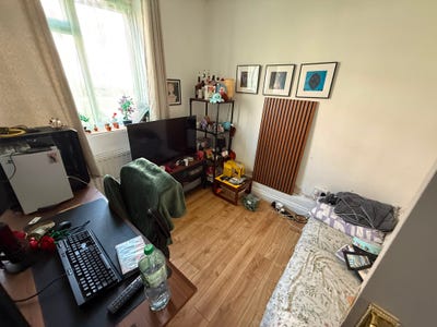 Huge Room for Couple Close to Bermondsey  Main Photo
