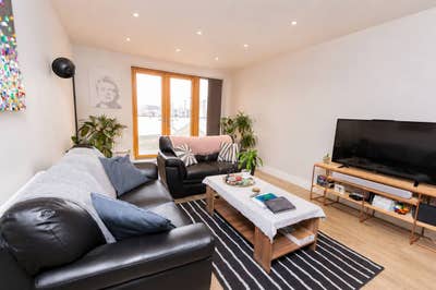 Double Room Available | E14 |16 Min to Langdon DLR Main Photo