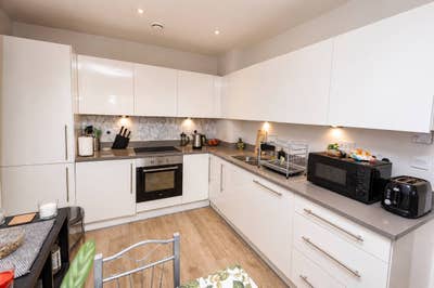 Double Room Available | E14 |16 Min to Langdon DLR Main Photo