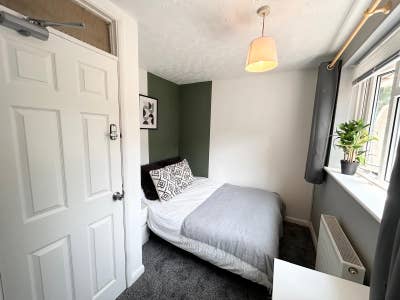 Double Room Near Hospital - Parking  Main Photo