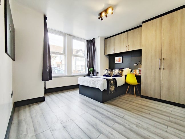 Recently renovated Ensuite Double room 2 mins walk Main Photo