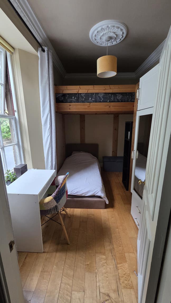 Single Room (double bed) - Lasswade Main Photo