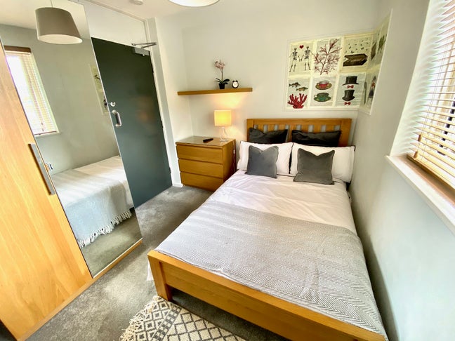 2 x Double Rooms - Weald Drive, Crawley Main Photo