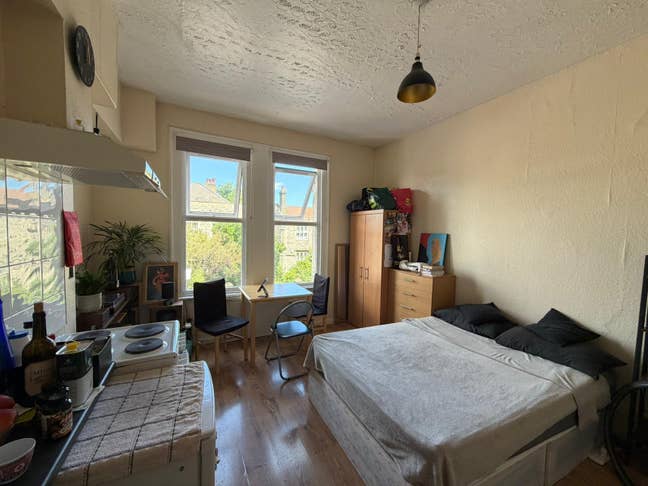 Fully Furnished Studio Flat - Homerton Station  Main Photo