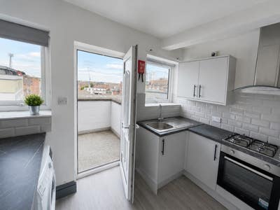 Riverside Apartment with Balcony | West Bridgford  Main Photo