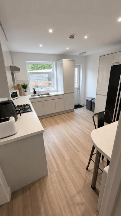 Student rooms available to rent in a HMO  Main Photo
