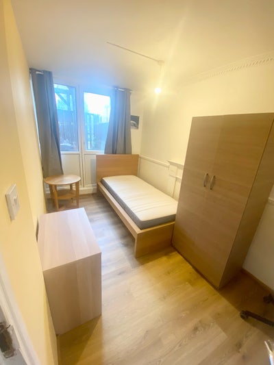 Single room in friendly home 💫  Main Photo