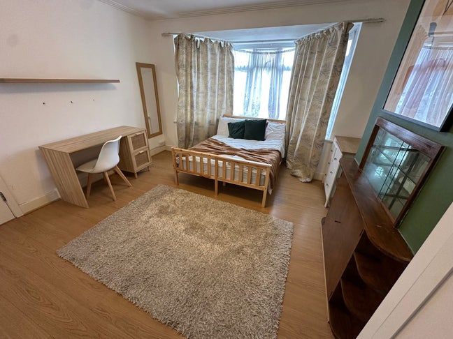 🛏️ Master Double Room to Let in 📍Wembley Main Photo